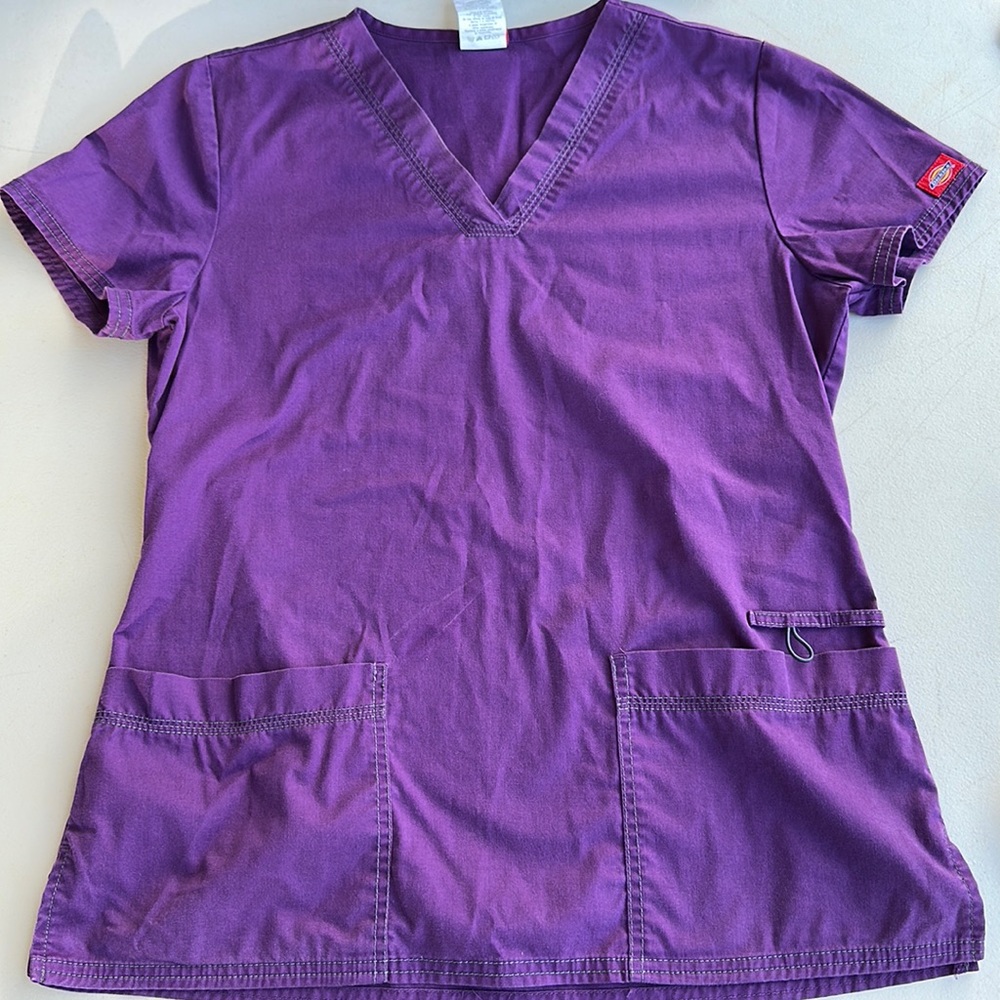 Like new Dickies scrub top
